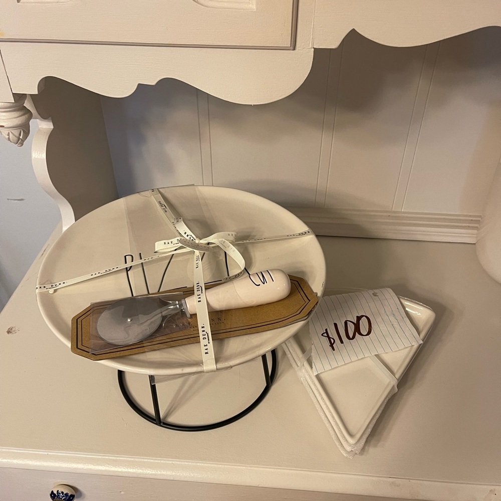 Ray Don pizza platter and one set of three plates